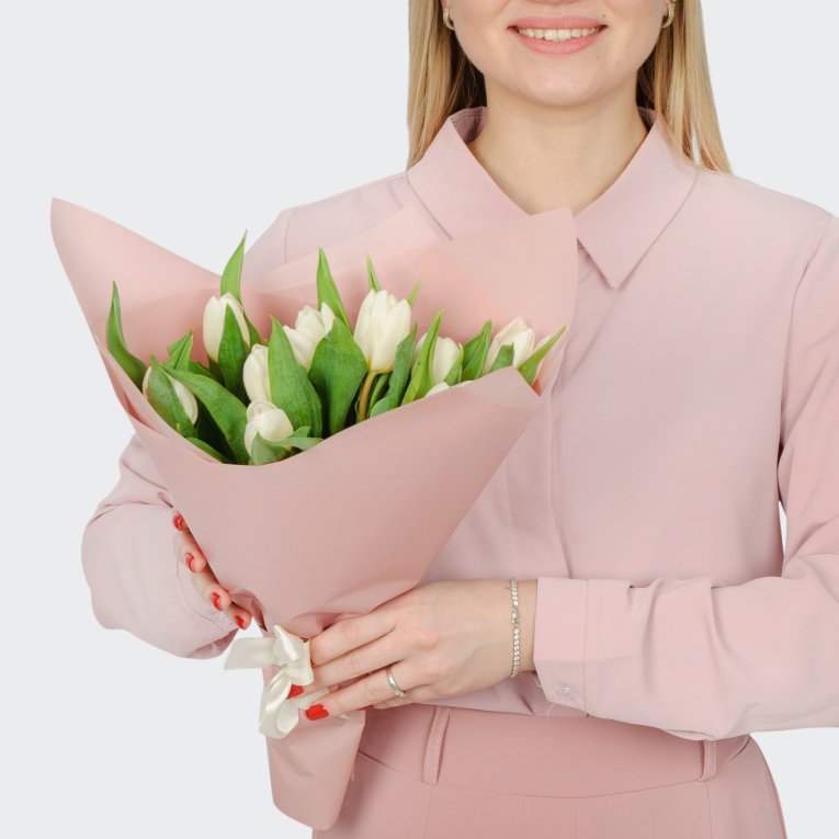 Букет 9 белых тюльпанов