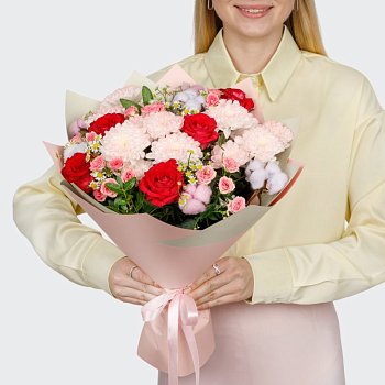 Букет с хризантемами и розами Зачарованная заря