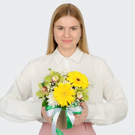 Букет в коробке с орхидеями и герберами Ты - моя весна