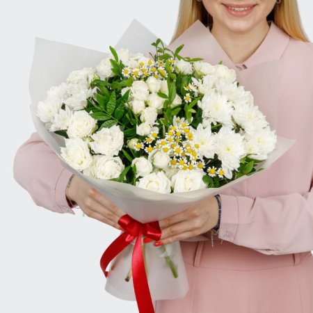 Букет с розами и хризантемами Мелодия ручья