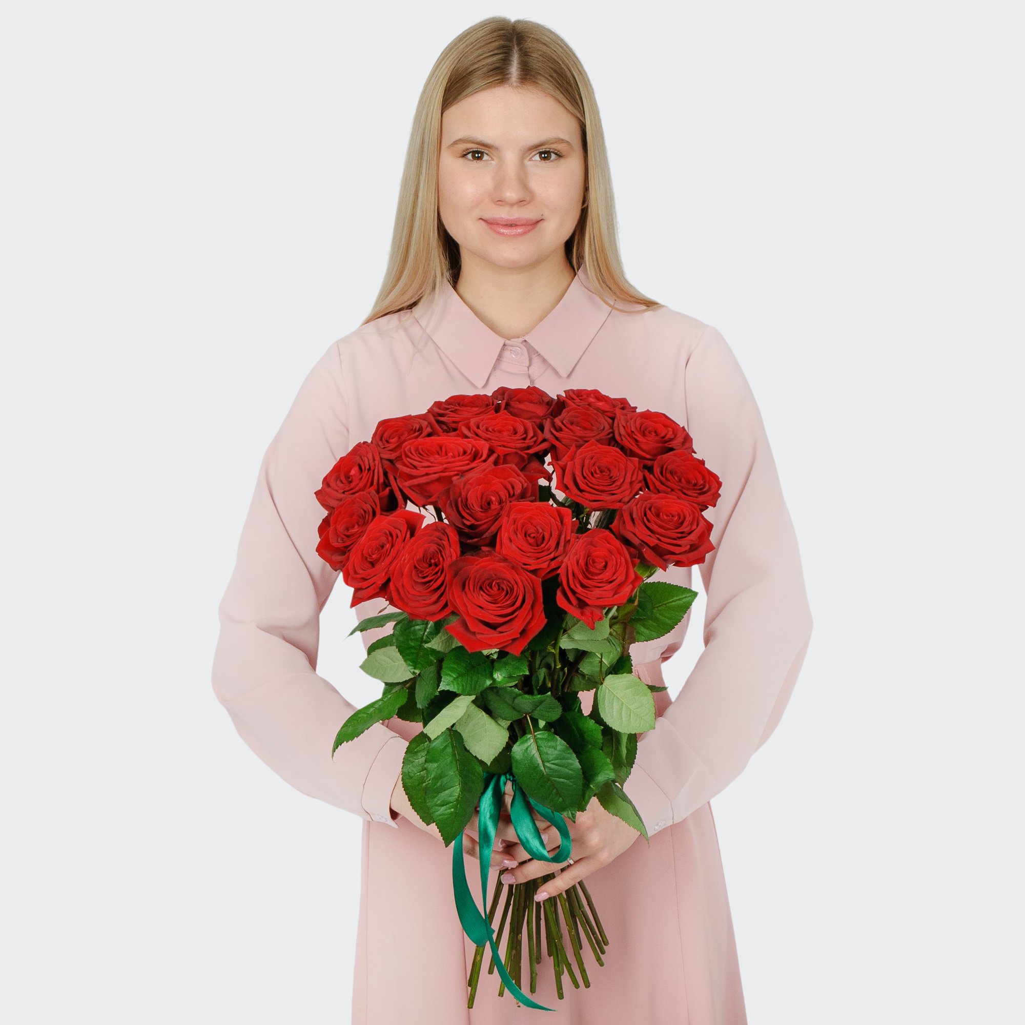 Букет 19 красных роз Ред Наоми (60 см)