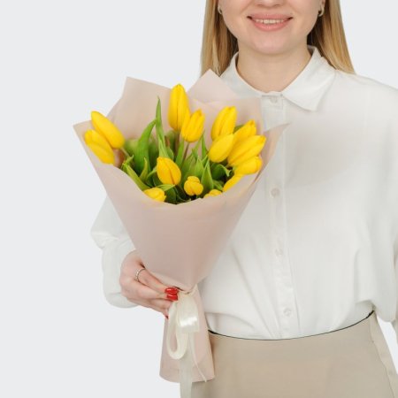 Букет 15 желтых тюльпанов
