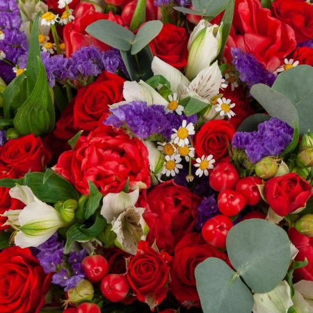 Букет с тюльпанами и розами Страна радости