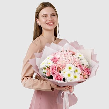 Букет с розами и гортензиями Сияние небес