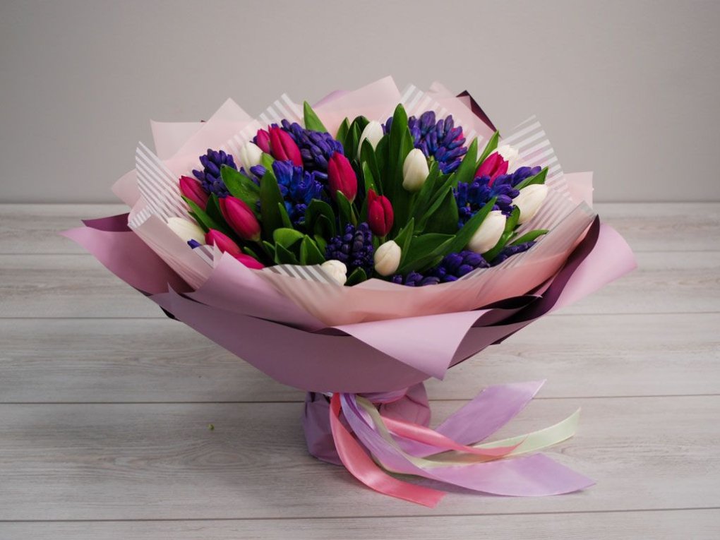Букет с гиацинтами и тюльпанами Одиссея