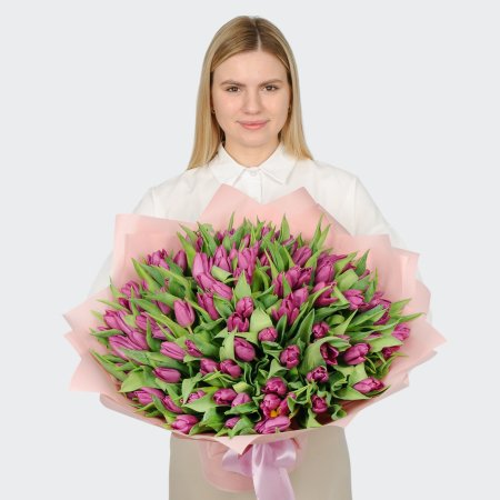 Букет 101 фиолетовый тюльпан