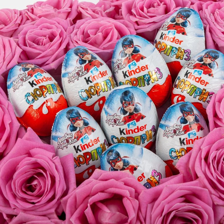 Композиция с розами и декором Страна роз и игрушек