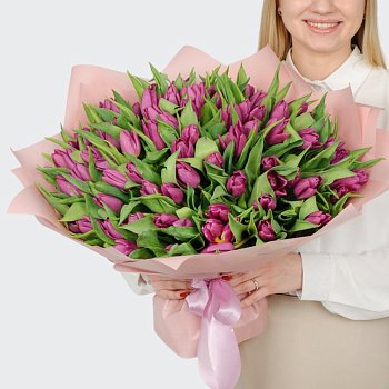 Букет 101 фиолетовый тюльпан