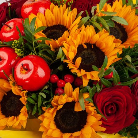 Букет с подсолнухами и розами Золотое счастье