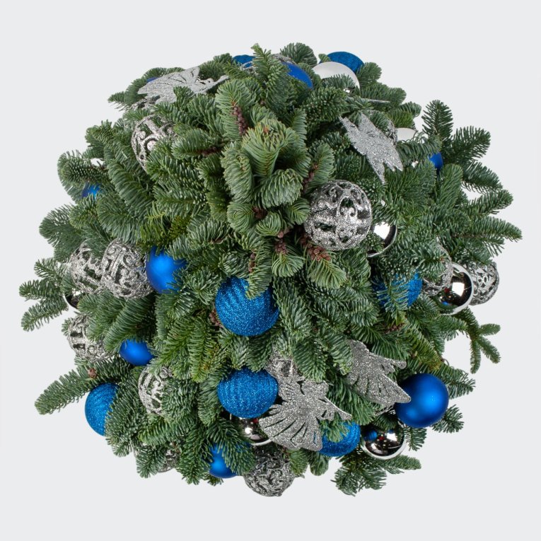 Композиция с нобилисами и декором Ангелы Рождества