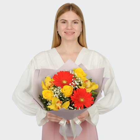 Букет с орхидеями и розами Бархатное сердце